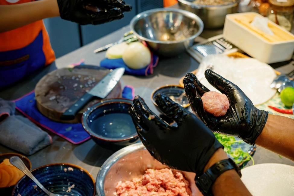 Half-day Tour | Experience shopping with local and cooking class in Hanoi